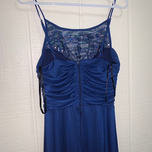 Beautiful gown for sale - Picture 4 of 5